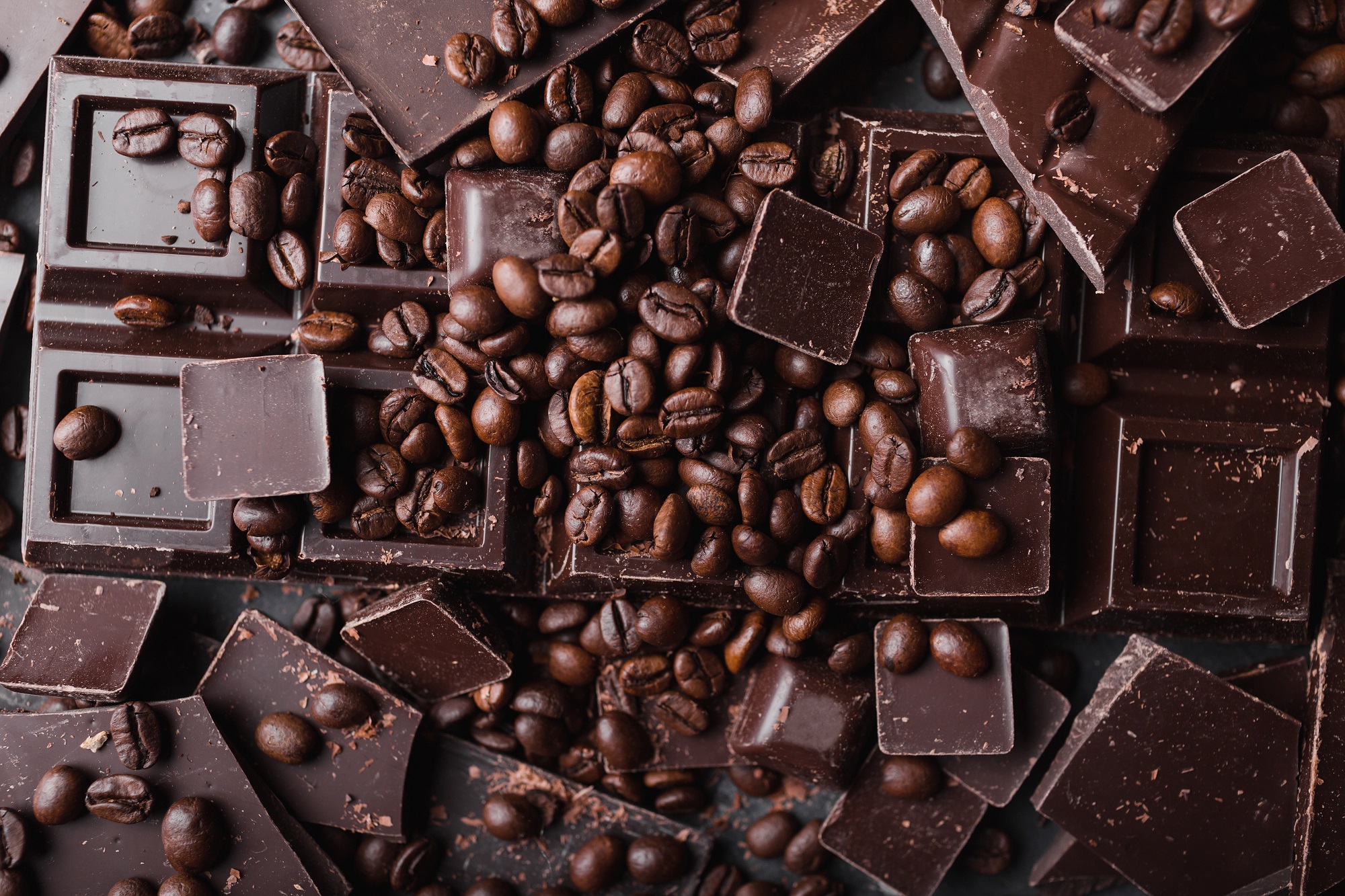 Kaffeebohnen in Zartbitterschokolade – Edler Genuss mit intensivem Aroma Kaffeebohnen in Zartbitterschokolade – Edler Genuss mit intensivem Aroma
