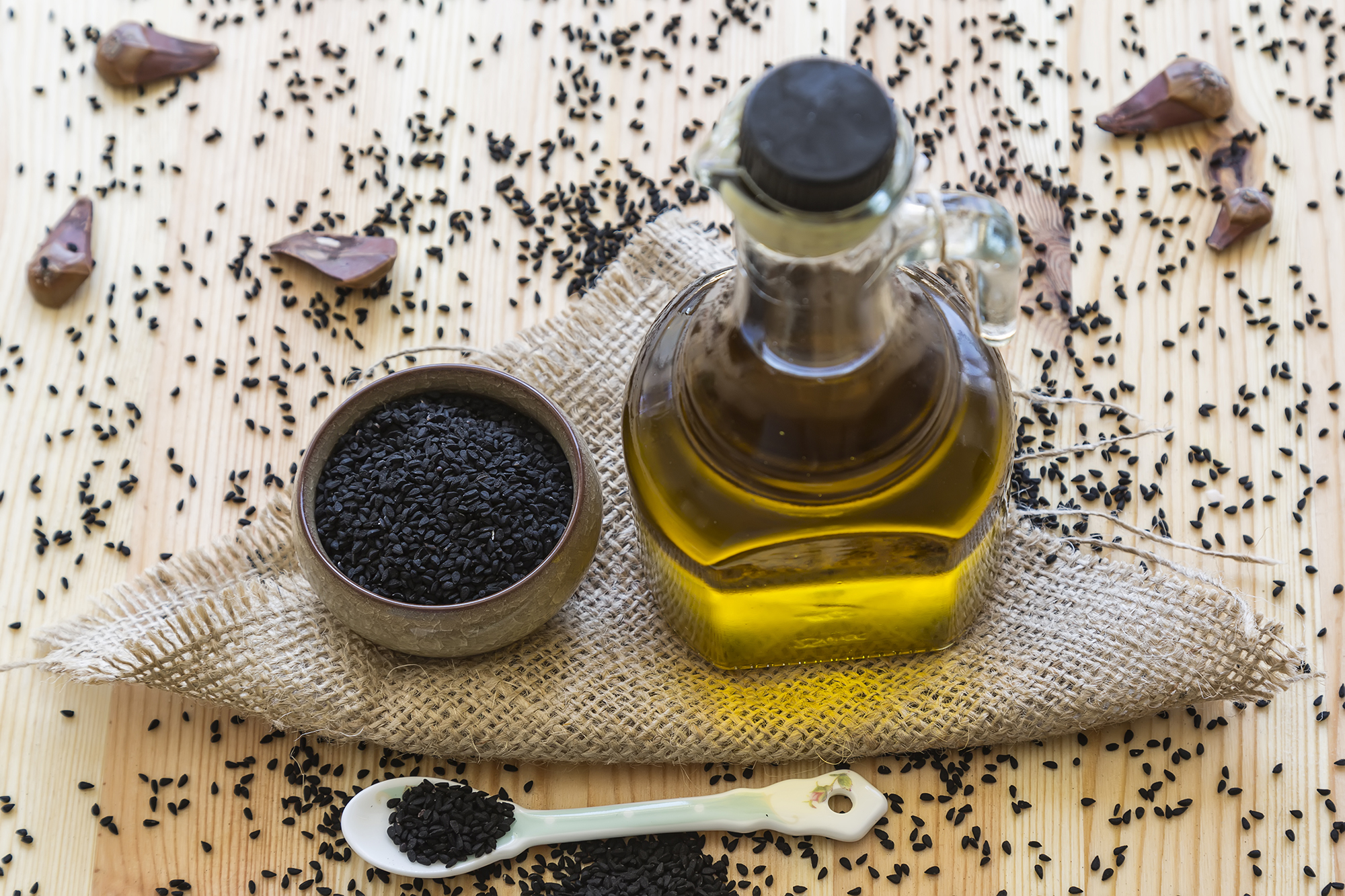 Schwarzkümmelöl – Natürliches Öl aus Nigella sativa | Hochwertige Qualität bei Mynatura 0,5L Schwarzkümmelöl – Natürliches Öl aus Nigella sativa | Hochwertige Qualität bei Mynatura 0,5L