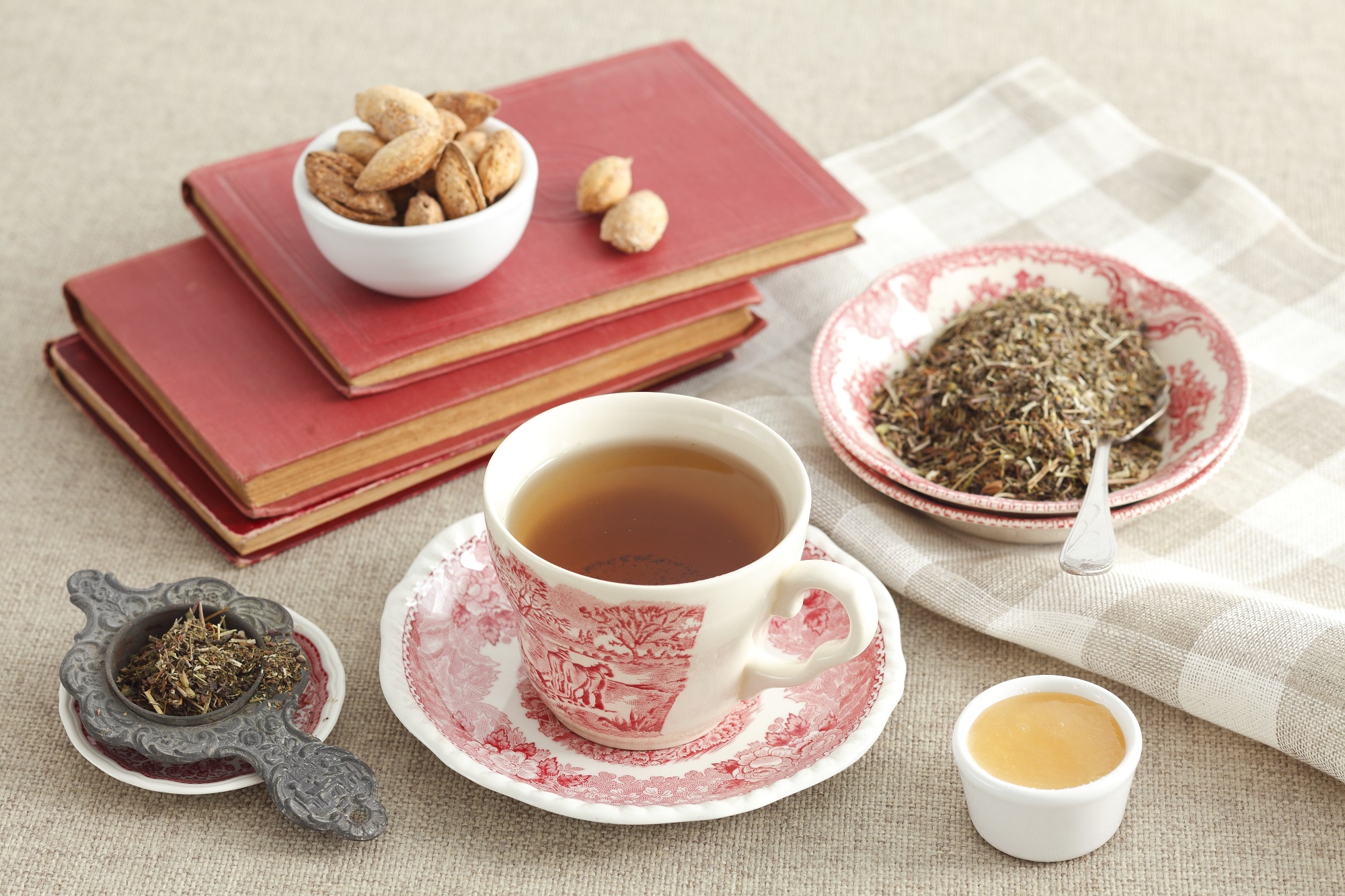 Augentrostkraut geschnitten kaufen – naturreines Kraut von mynatura für Tee & Kräutermischungen 100g