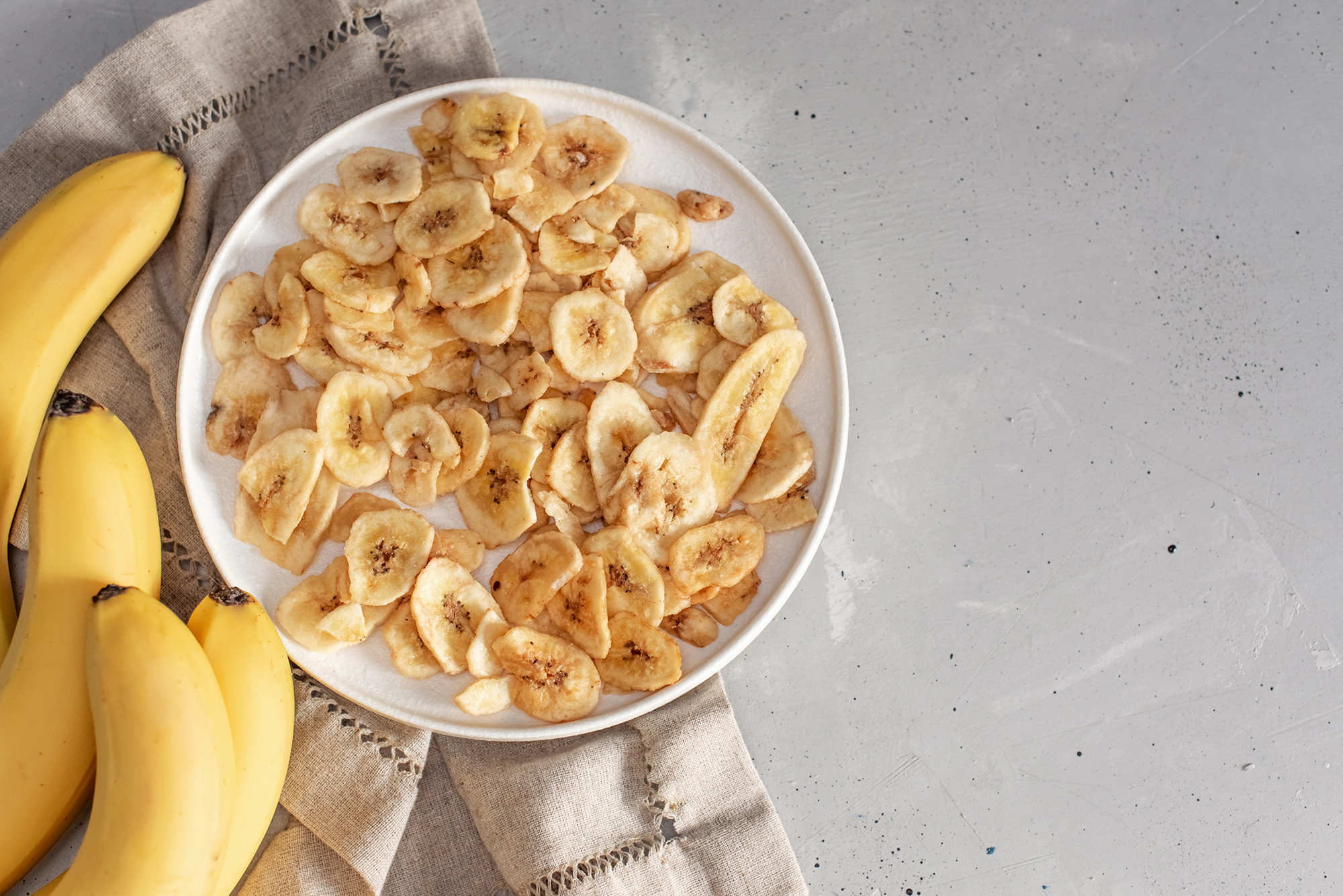 shutterstock_1627430257 Mynatura Bio Bananenchips 1Kg
