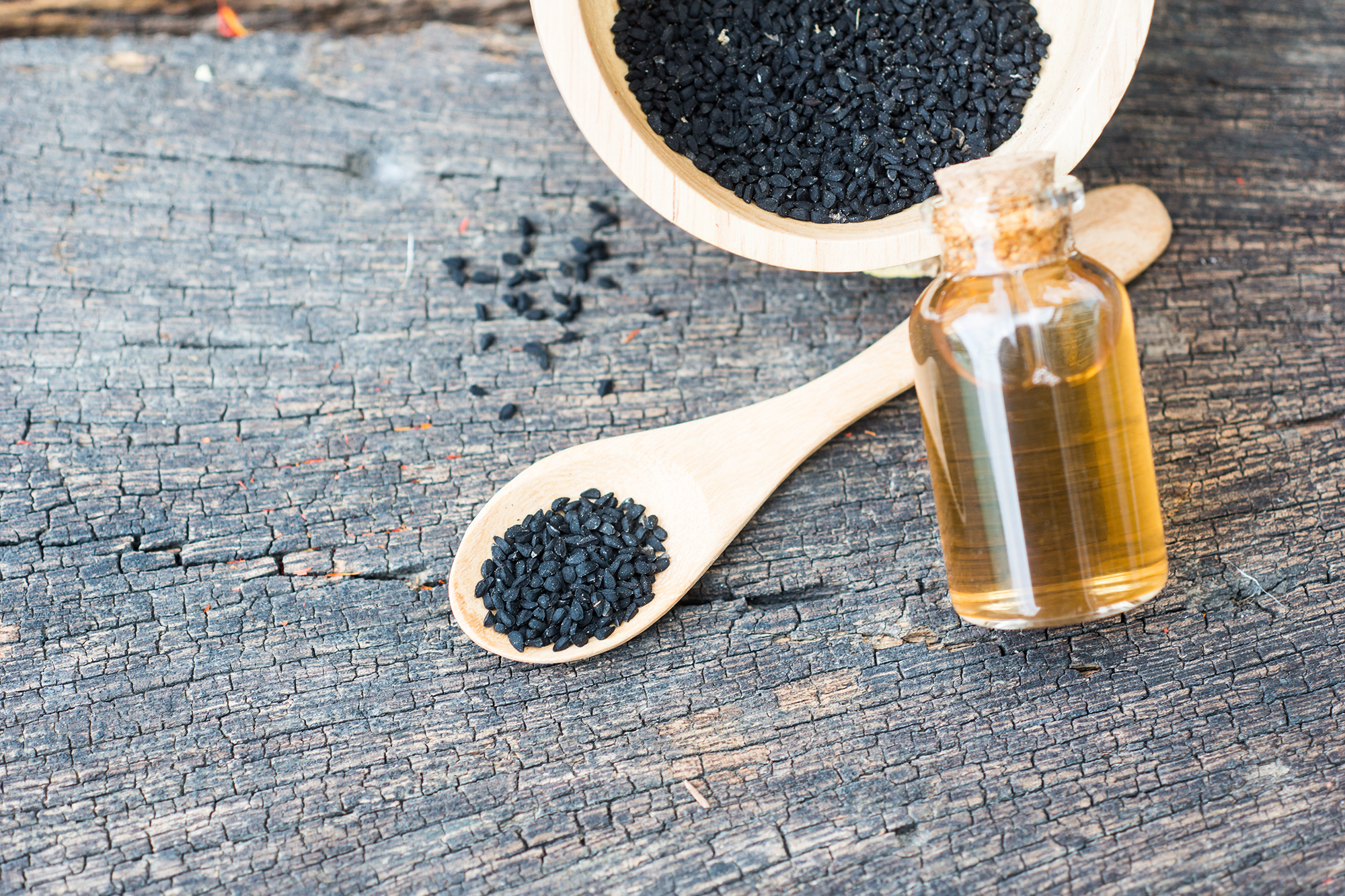 Schwarzkümmelöl – Natürliches Öl aus Nigella sativa | Hochwertige Qualität bei Mynatura 0,5L Schwarzkümmelöl – Natürliches Öl aus Nigella sativa | Hochwertige Qualität bei Mynatura 0,5L