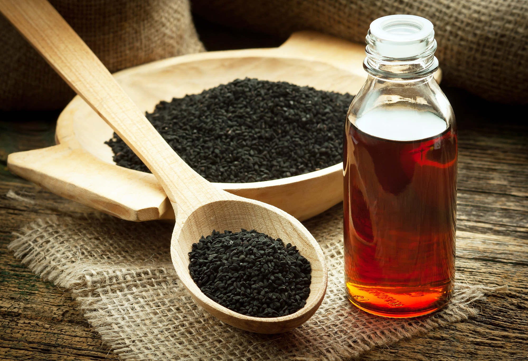 Schwarzkümmelöl – Natürliches Öl aus Nigella sativa | Hochwertige Qualität bei Mynatura 0,5L Schwarzkümmelöl – Natürliches Öl aus Nigella sativa | Hochwertige Qualität bei Mynatura 0,5L